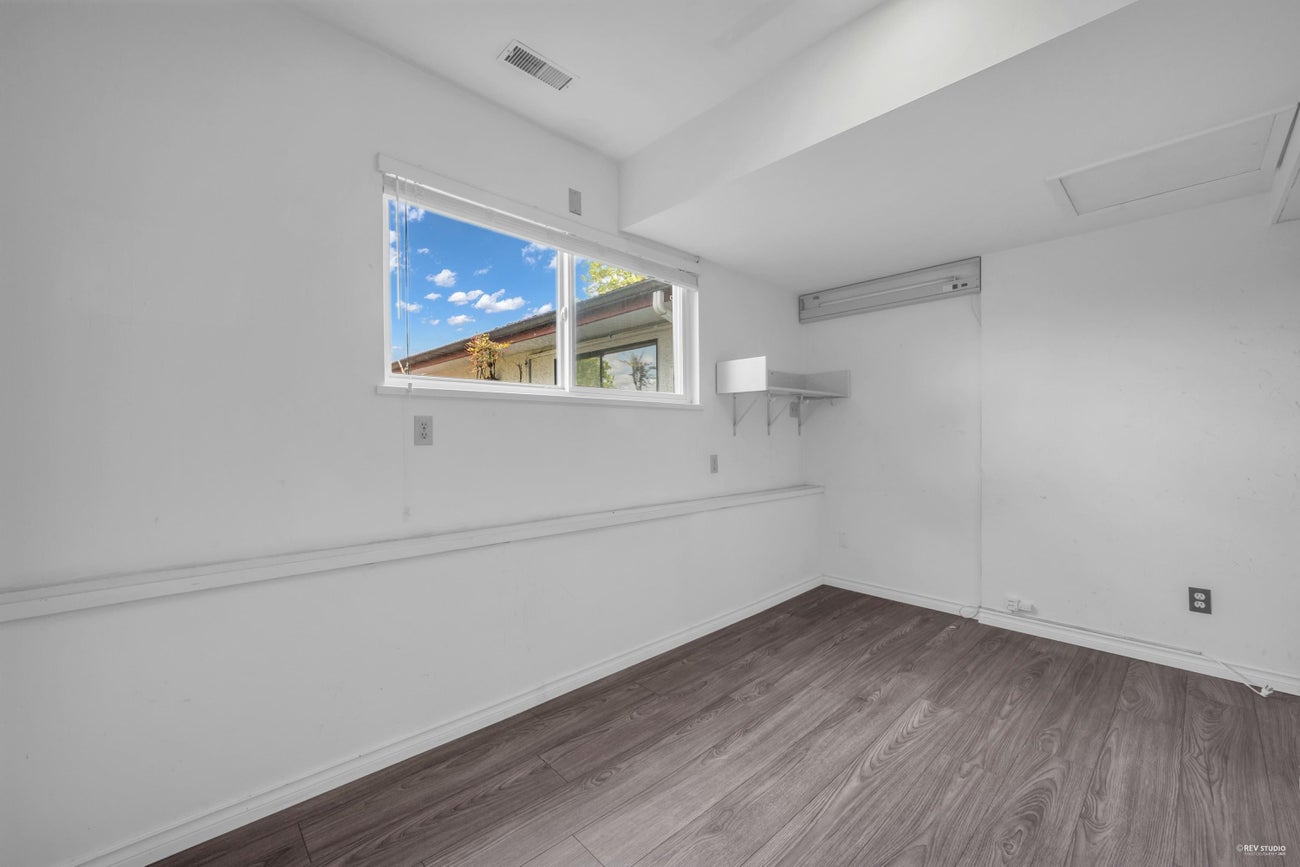 1579 Eden Avenue - Central Coquitlam Single Family Residence for Sale, 4 Bedrooms (R2998105) #27