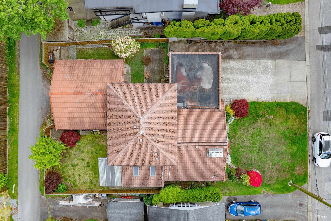 1579 Eden Avenue - Central Coquitlam Single Family Residence for Sale, 4 Bedrooms (R2998105) #3