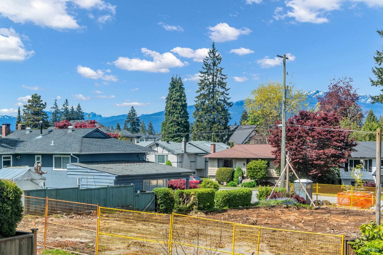 1579 Eden Avenue - Central Coquitlam Single Family Residence for Sale, 4 Bedrooms (R2998105) #5