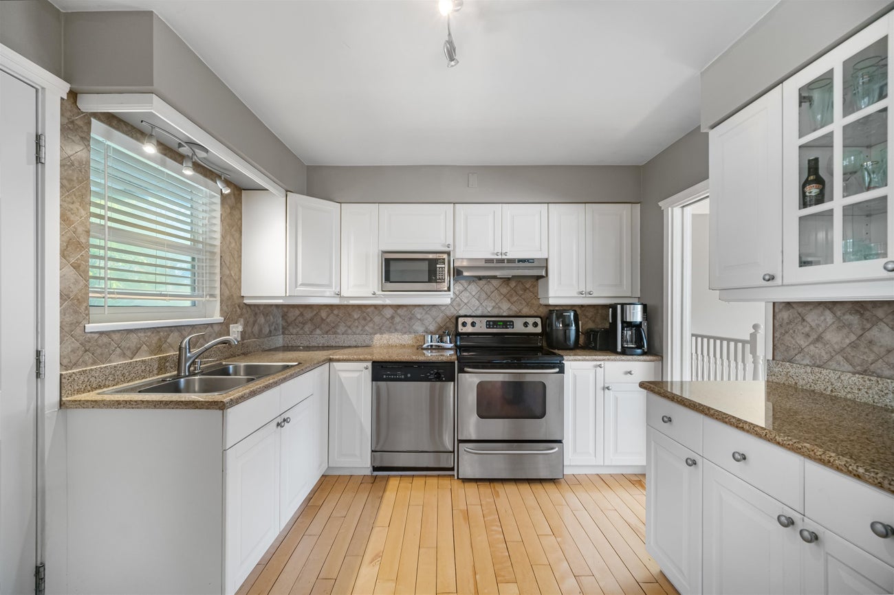 343 Leroy Street - Central Coquitlam Single Family Residence for Sale, 4 Bedrooms (R2998164) #8