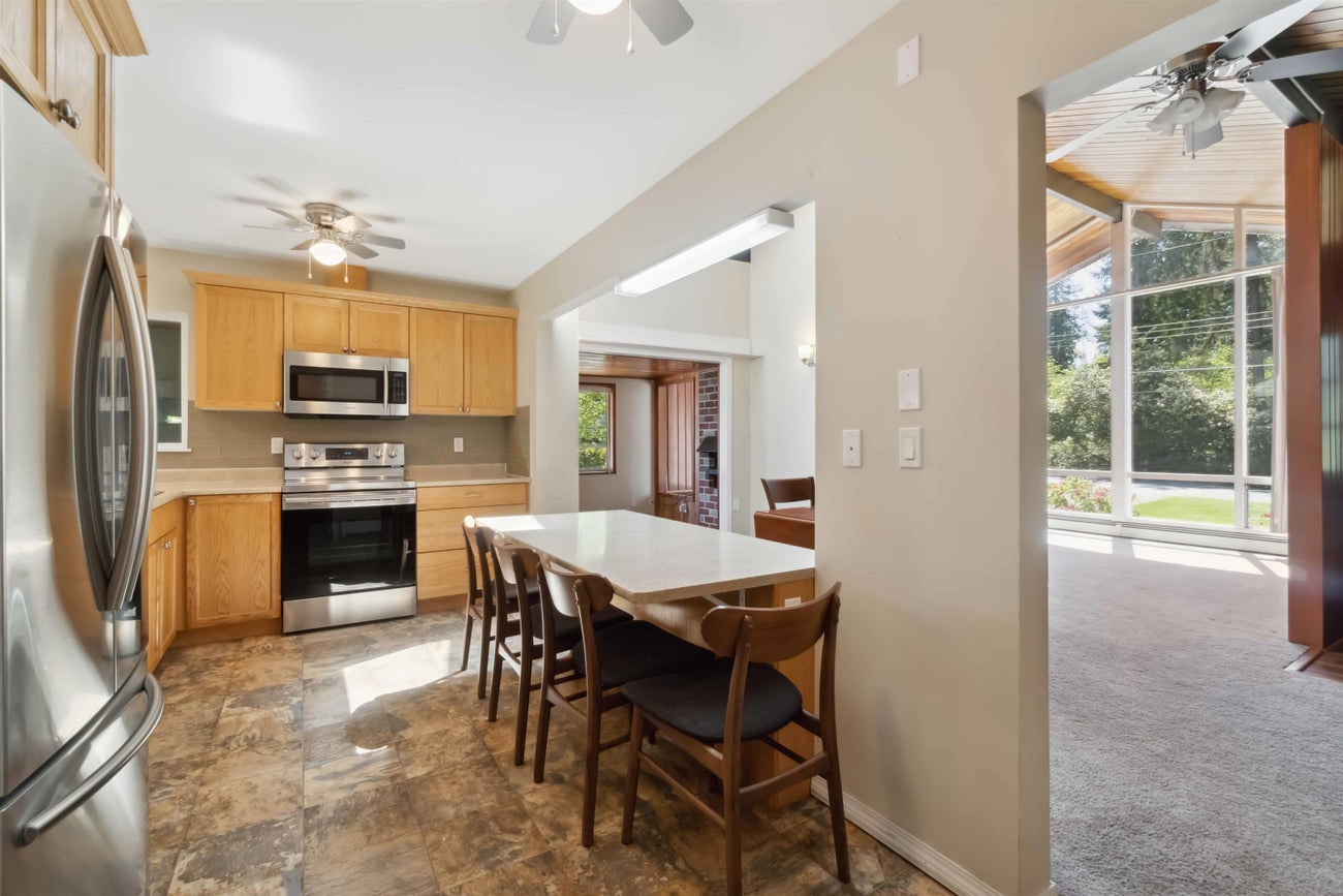 805 Foster Avenue - Coquitlam West Single Family Residence for Sale, 5 Bedrooms (R2998324) #11