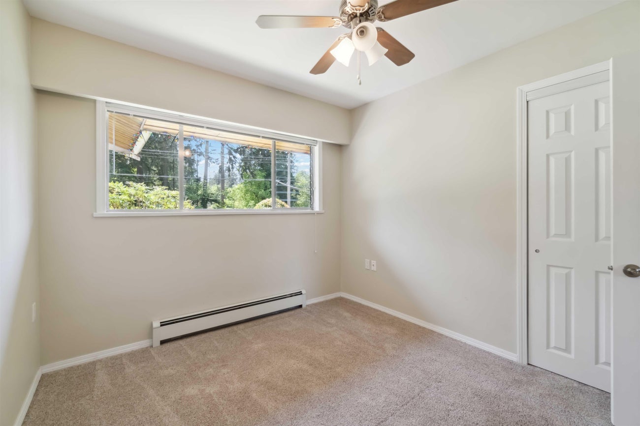 805 Foster Avenue - Coquitlam West Single Family Residence for Sale, 5 Bedrooms (R2998324) #16