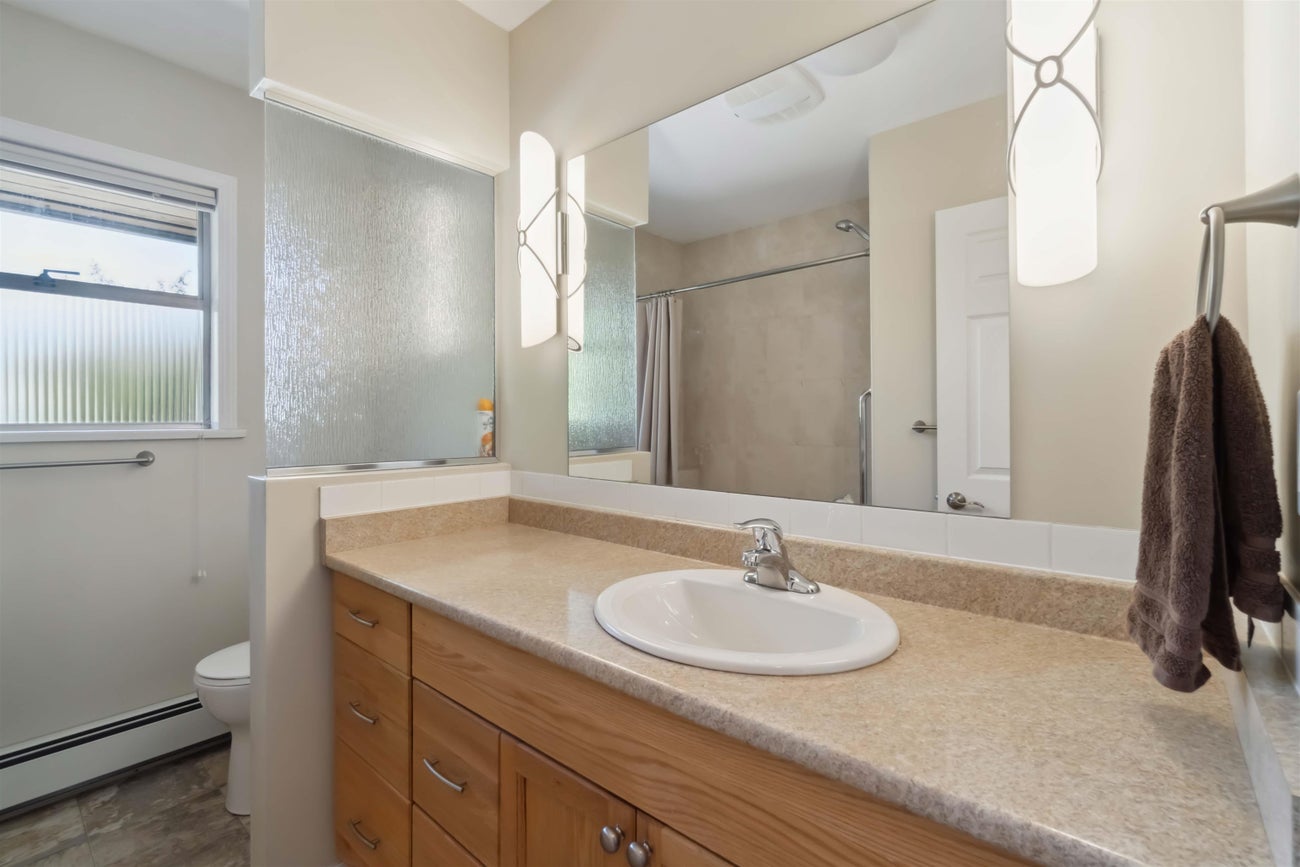805 Foster Avenue - Coquitlam West Single Family Residence for Sale, 5 Bedrooms (R2998324) #21