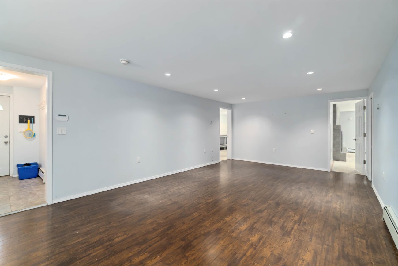 805 Foster Avenue - Coquitlam West Single Family Residence for Sale, 5 Bedrooms (R2998324) #24