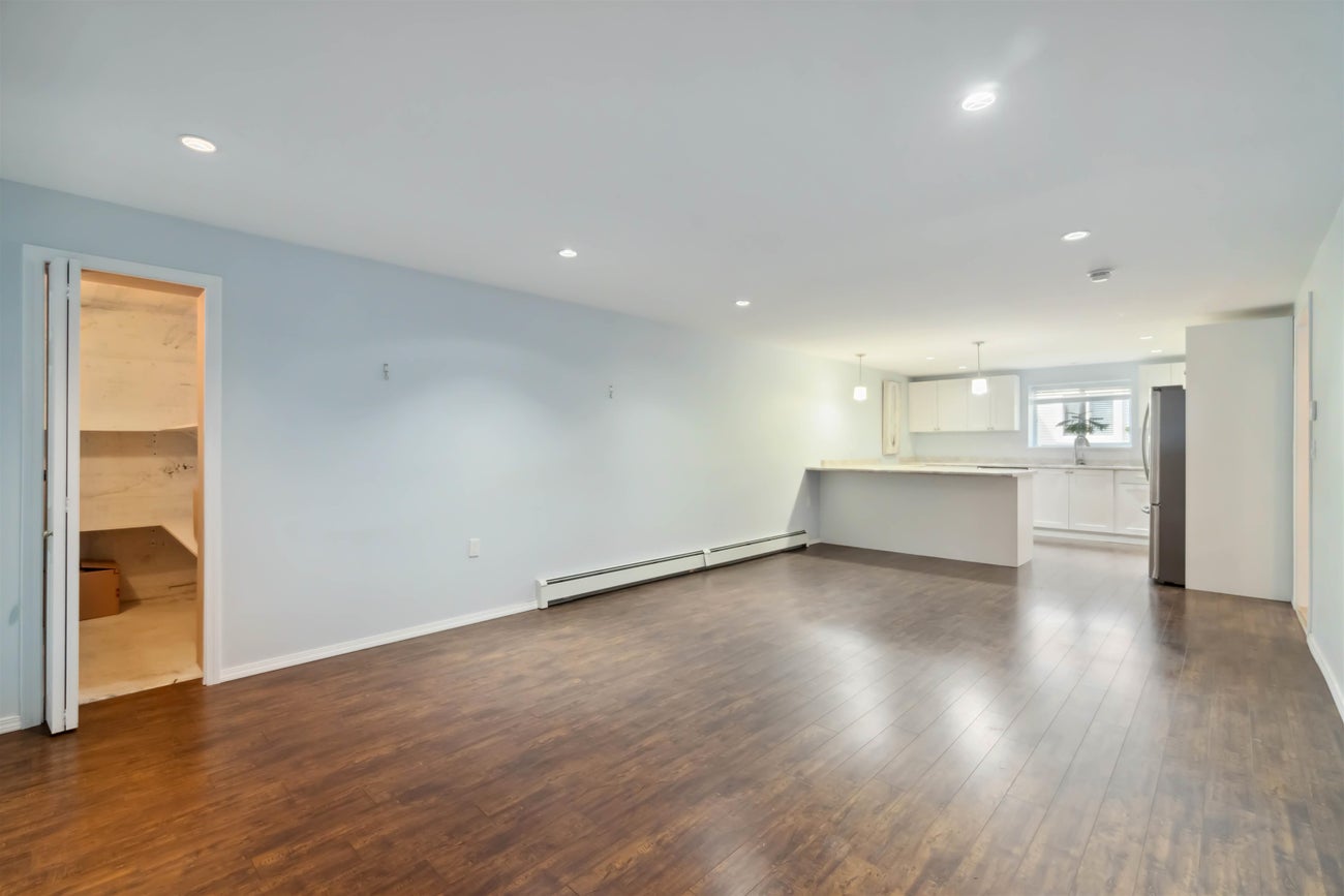 805 Foster Avenue - Coquitlam West Single Family Residence for Sale, 5 Bedrooms (R2998324) #26