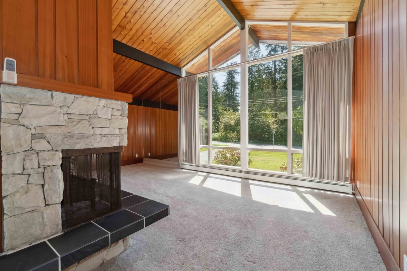 805 Foster Avenue - Coquitlam West Single Family Residence for Sale, 5 Bedrooms (R2998324) #3