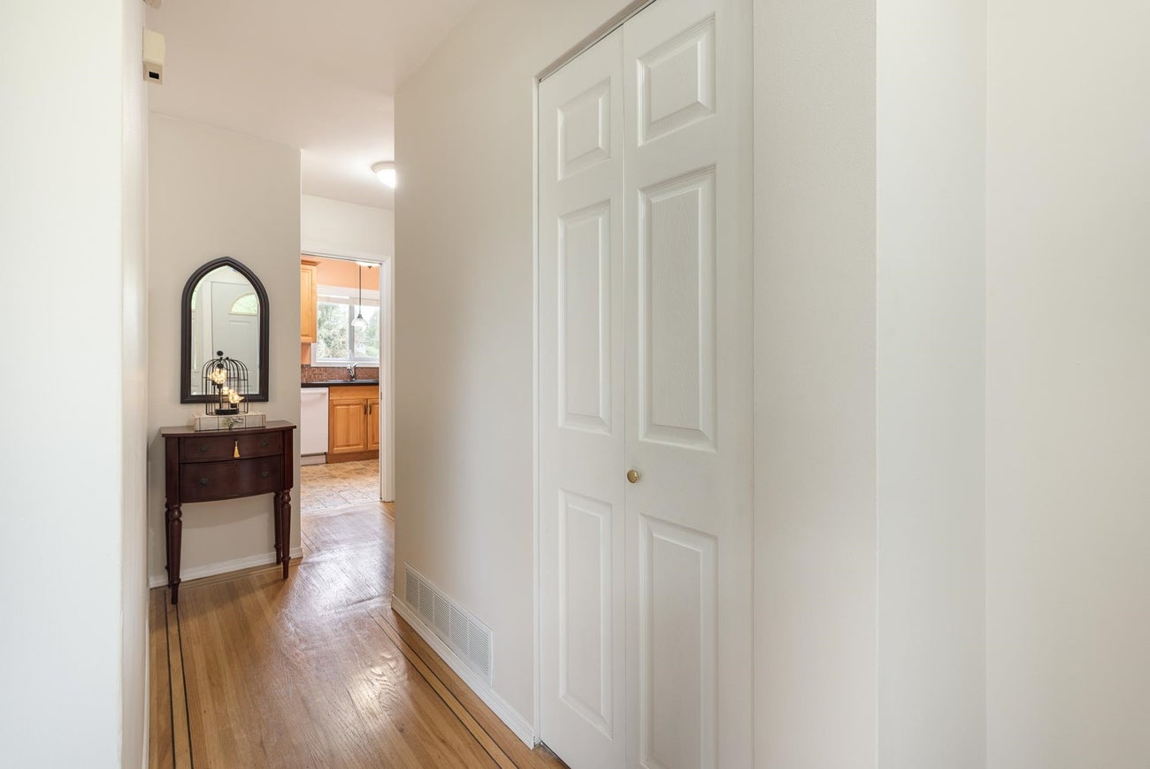 2070 Lyons Court - Central Coquitlam Single Family Residence for Sale, 3 Bedrooms (R2998950) #12