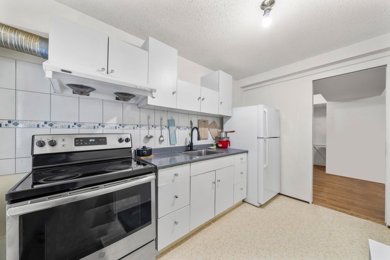 1060 Ayshire Drive - Simon Fraser Univer. Single Family Residence for Sale, 6 Bedrooms (R2999251) #28