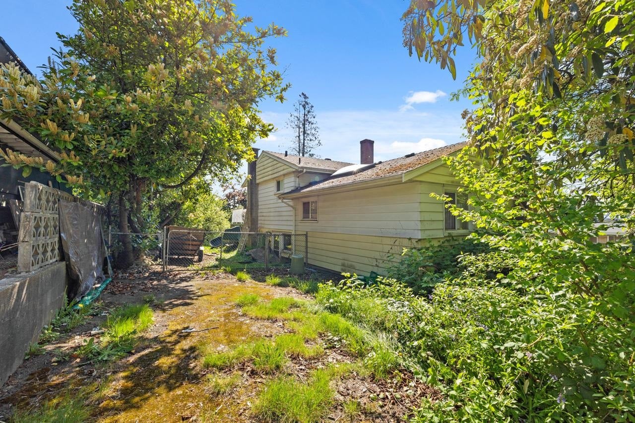 415 Marmont Street - Central Coquitlam Single Family Residence for Sale, 3 Bedrooms (R2999603) #29