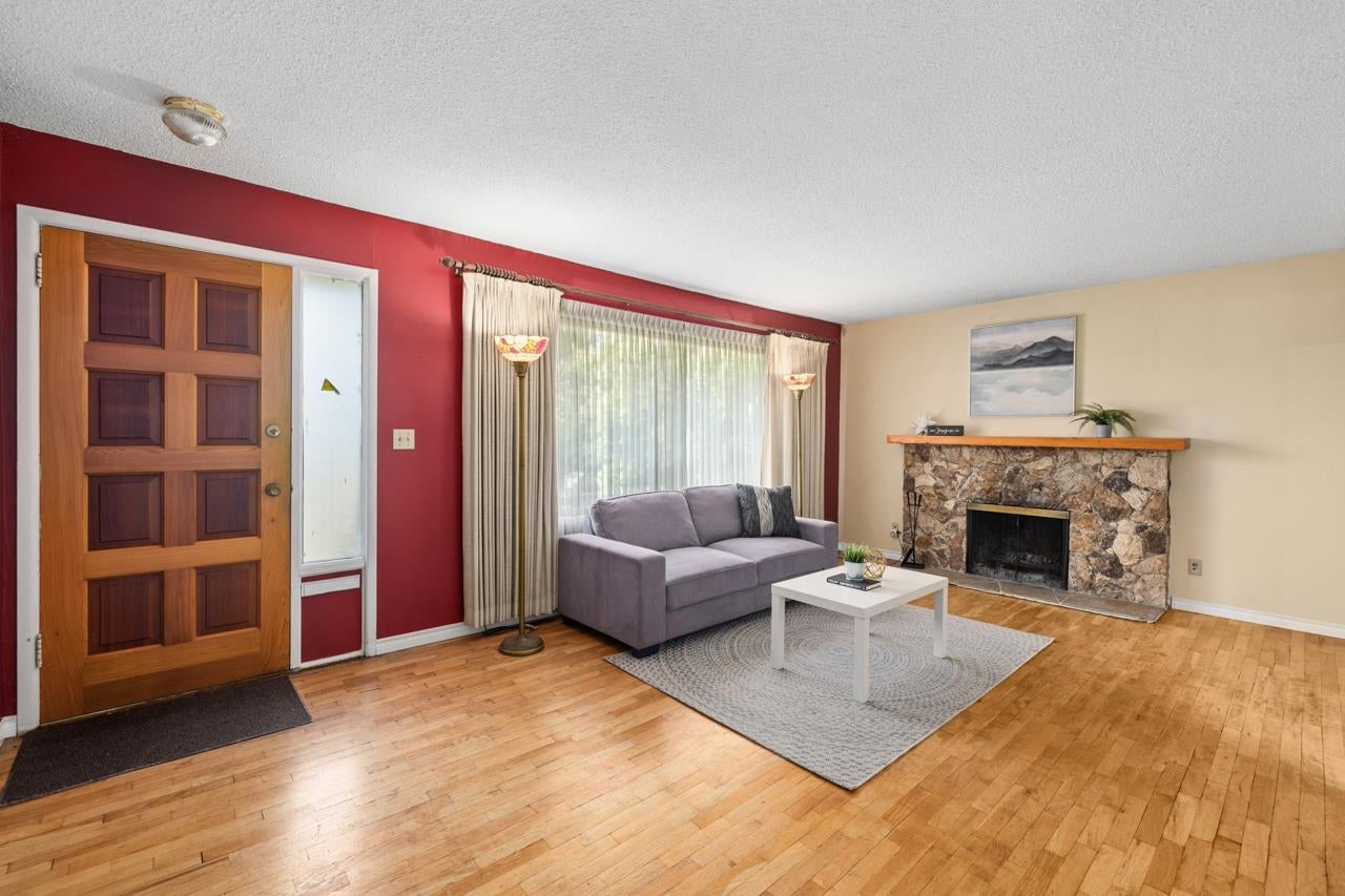 415 Marmont Street - Central Coquitlam Single Family Residence for Sale, 3 Bedrooms (R2999603) #7