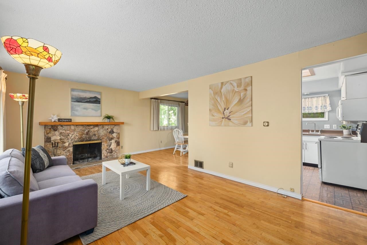 415 Marmont Street - Central Coquitlam Single Family Residence for Sale, 3 Bedrooms (R2999603) #9