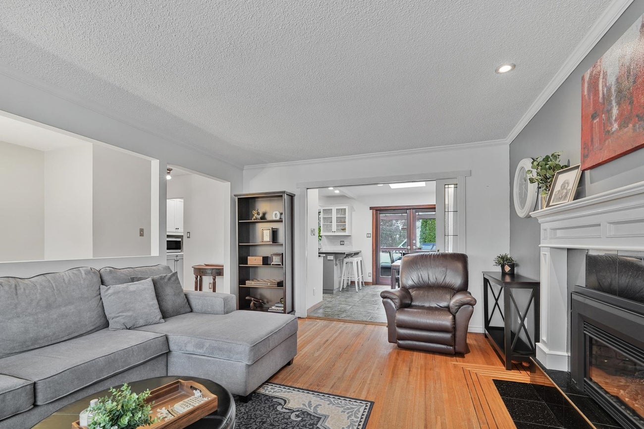 779 Adiron Avenue - Coquitlam West Single Family Residence for Sale, 4 Bedrooms (R3001025) #4