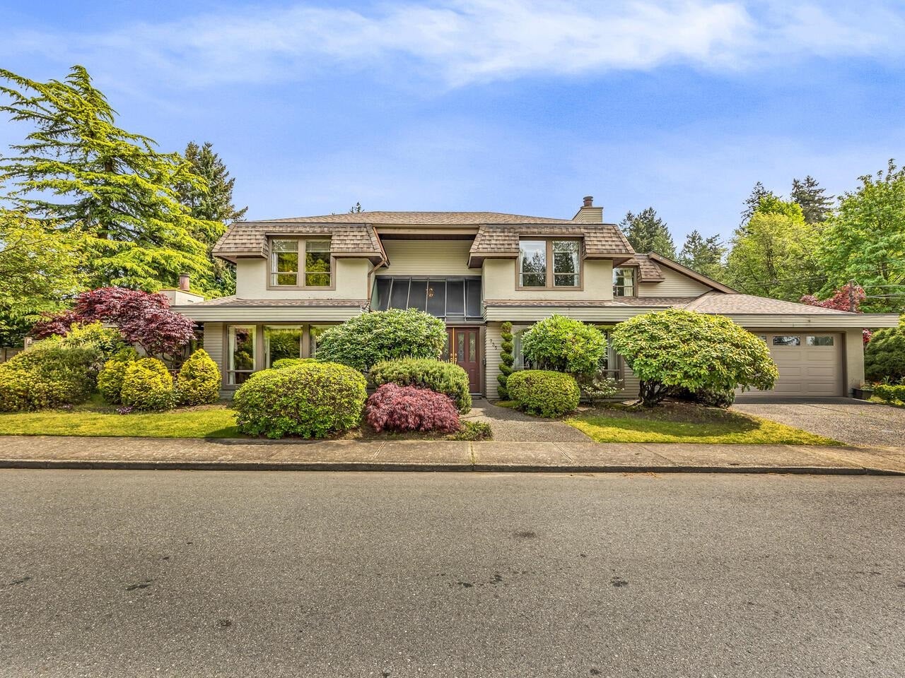 735 Sprice Avenue - Coquitlam West Single Family Residence for Sale, 3 Bedrooms (R3001228) #1