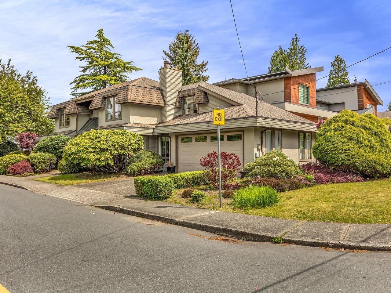 735 Sprice Avenue - Coquitlam West Single Family Residence for Sale, 3 Bedrooms (R3001228) #2