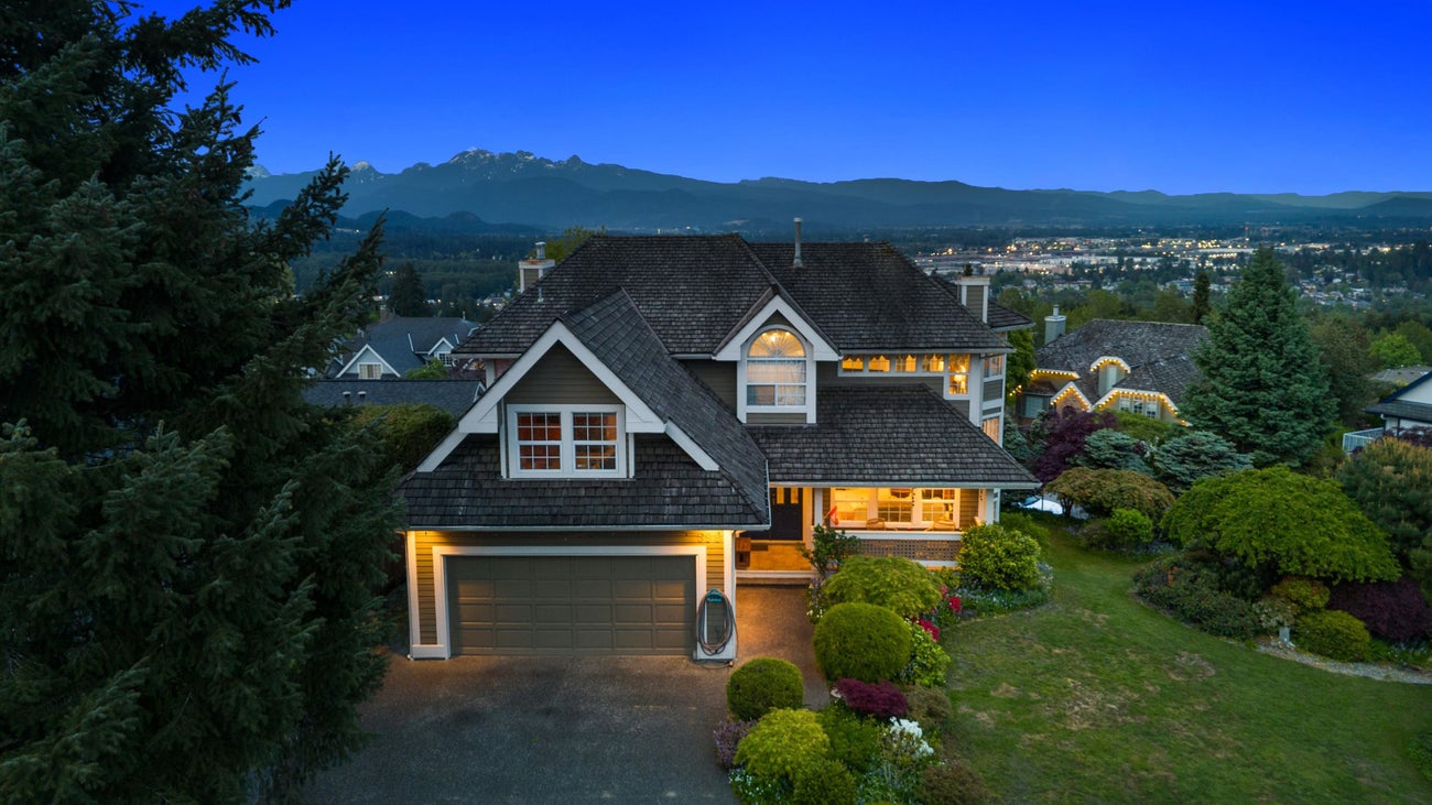 598 Clearwater Way - Coquitlam East Single Family Residence for Sale, 8 Bedrooms (R3001310) #1