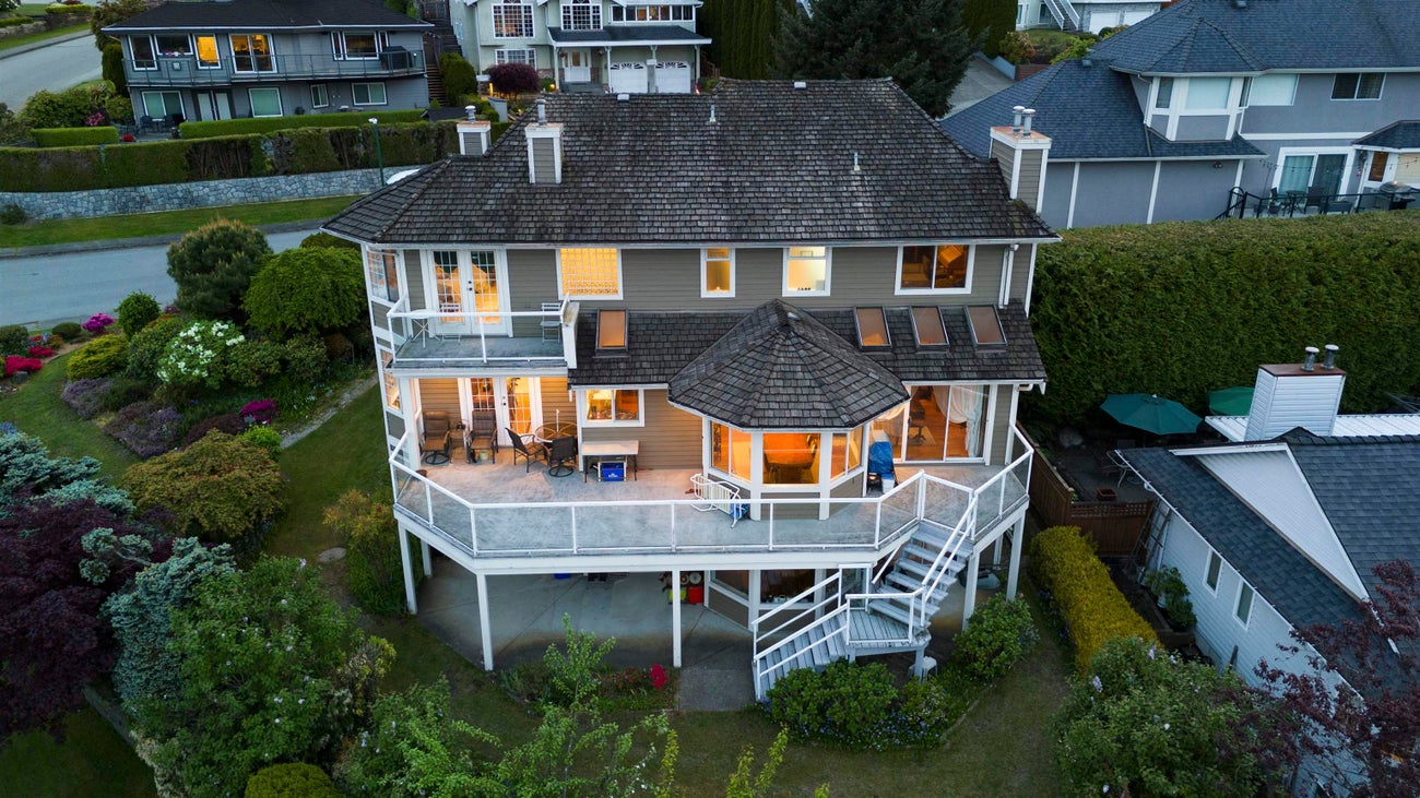 598 Clearwater Way - Coquitlam East Single Family Residence for Sale, 8 Bedrooms (R3001310) #4
