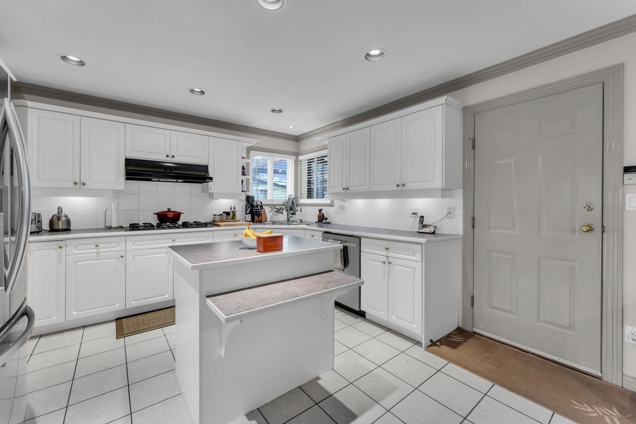 969 Madore Avenue - Central Coquitlam Single Family Residence for Sale, 6 Bedrooms (R3002275) #10