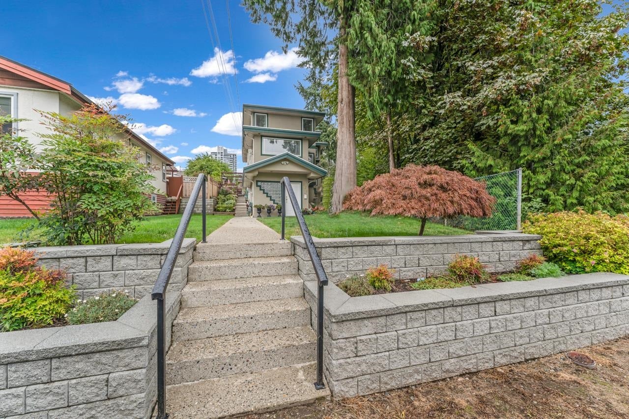 969 Madore Avenue - Central Coquitlam Single Family Residence for Sale, 6 Bedrooms (R3002275) #1