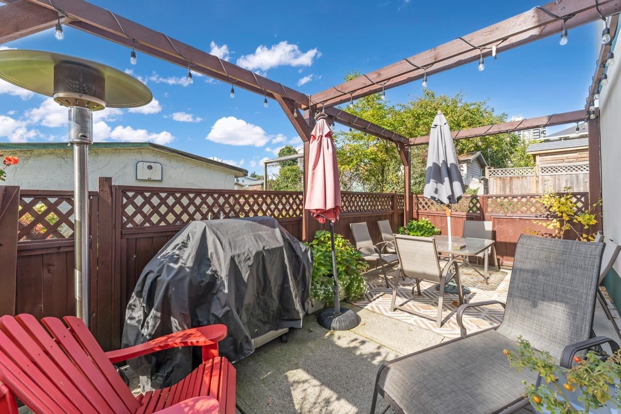 969 Madore Avenue - Central Coquitlam Single Family Residence for Sale, 6 Bedrooms (R3002275) #6