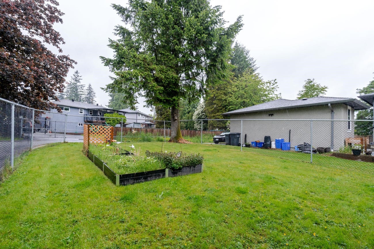 654 Linton Street - Central Coquitlam Single Family Residence for Sale, 5 Bedrooms (R3002552) #10
