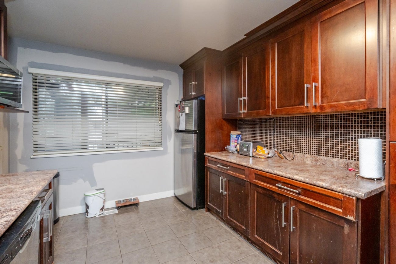 654 Linton Street - Central Coquitlam Single Family Residence for Sale, 5 Bedrooms (R3002552) #16