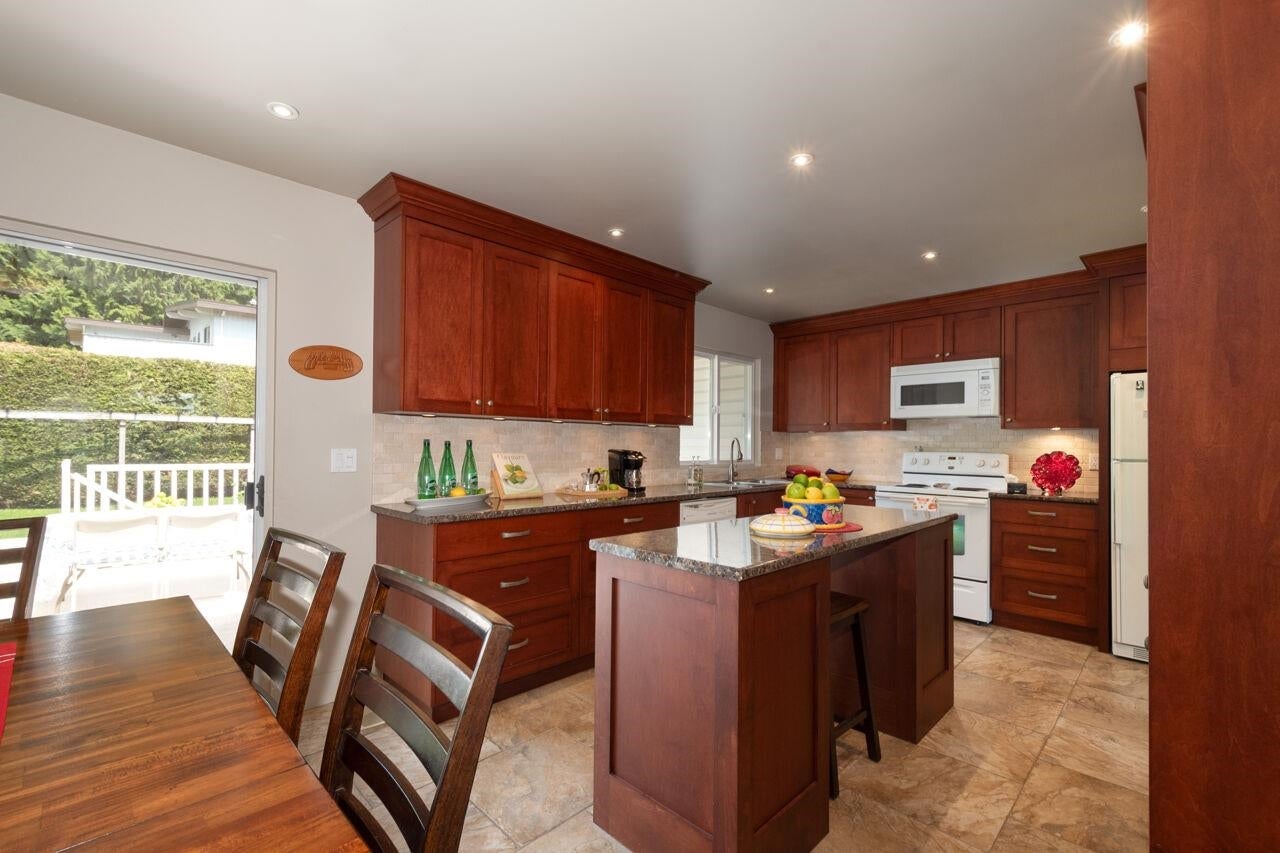 521 Chapman Avenue - Coquitlam West Single Family Residence for Sale, 5 Bedrooms (R3003098) #12