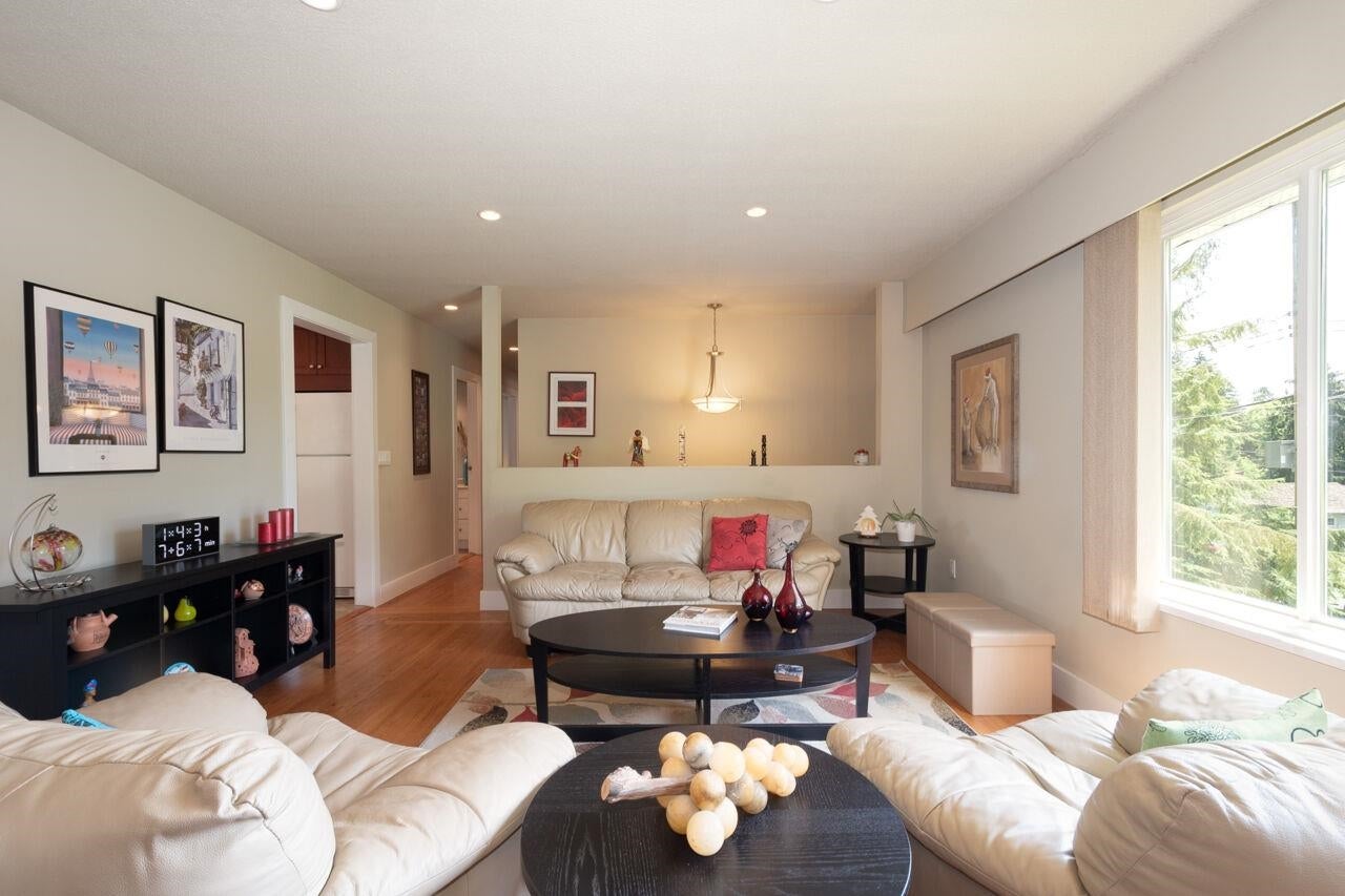 521 Chapman Avenue - Coquitlam West Single Family Residence for Sale, 5 Bedrooms (R3003098) #3