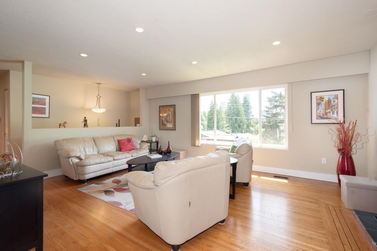 521 Chapman Avenue - Coquitlam West Single Family Residence for Sale, 5 Bedrooms (R3003098) #4