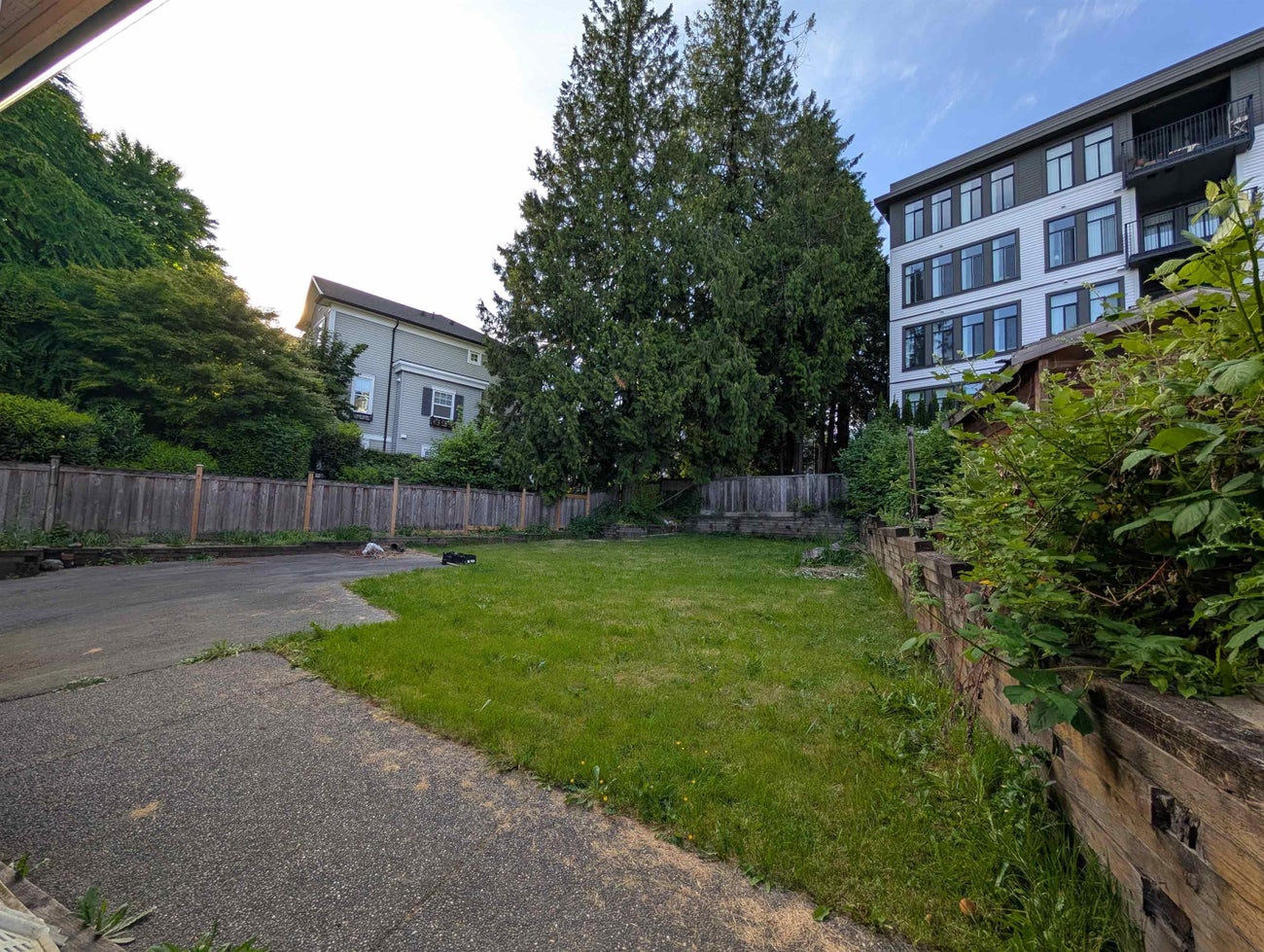 701 Delestre Avenue - Coquitlam West Single Family Residence for Sale, 9 Bedrooms (R3003997)# - 23