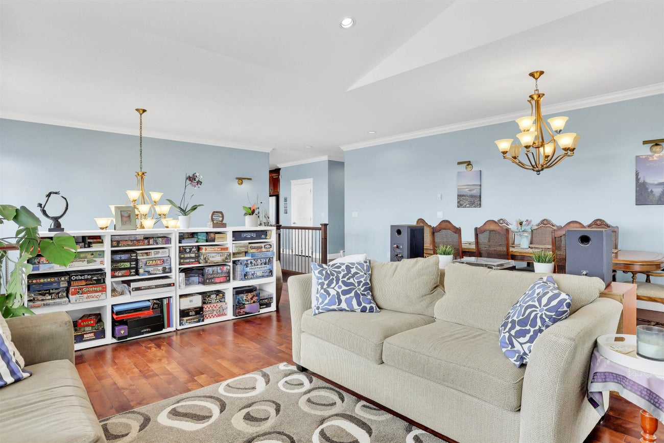 943 Harris Avenue - Maillardville Single Family Residence for Sale, 8 Bedrooms (R3004394) #5