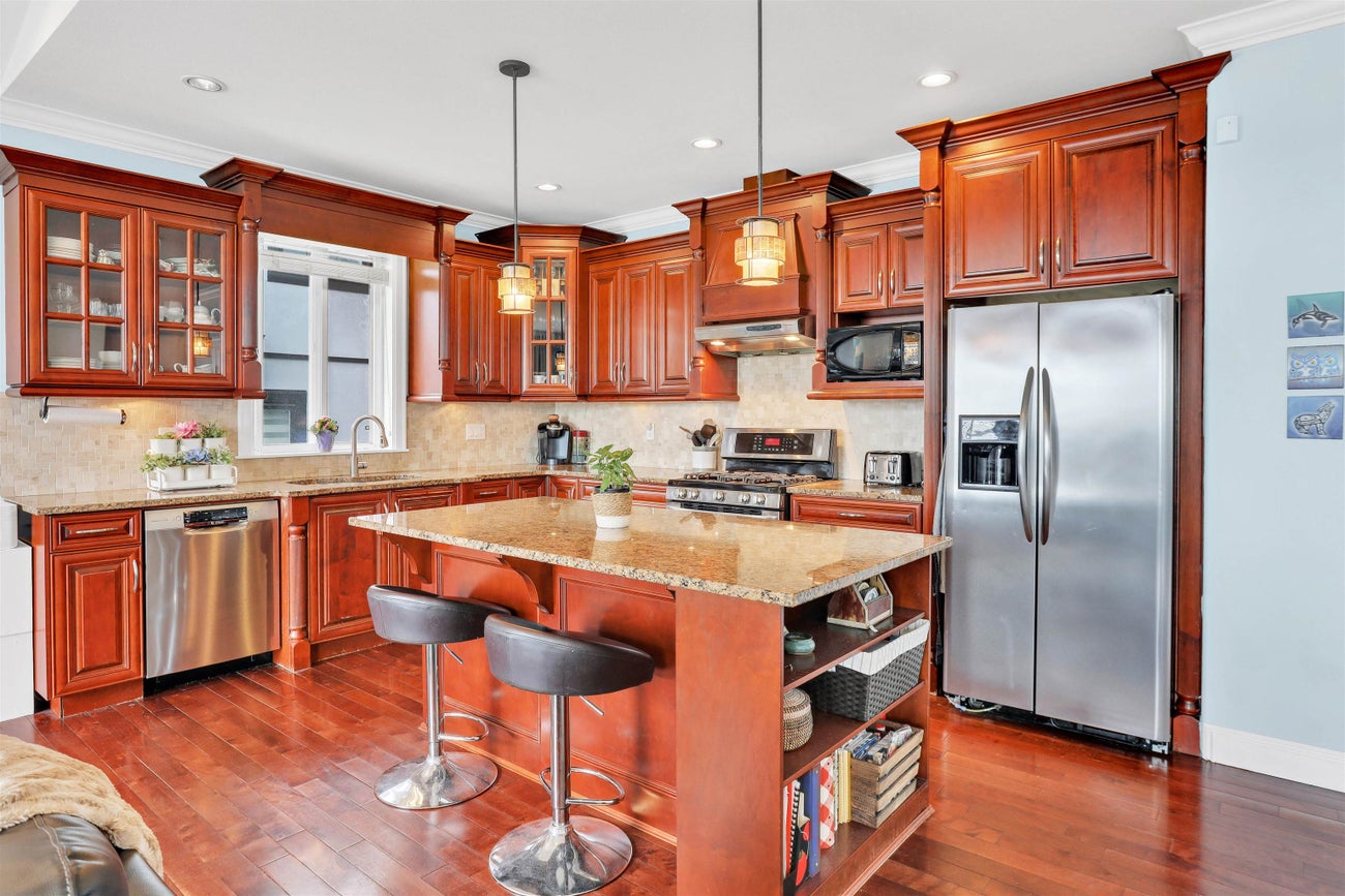 943 Harris Avenue - Maillardville Single Family Residence for Sale, 8 Bedrooms (R3004394) #7