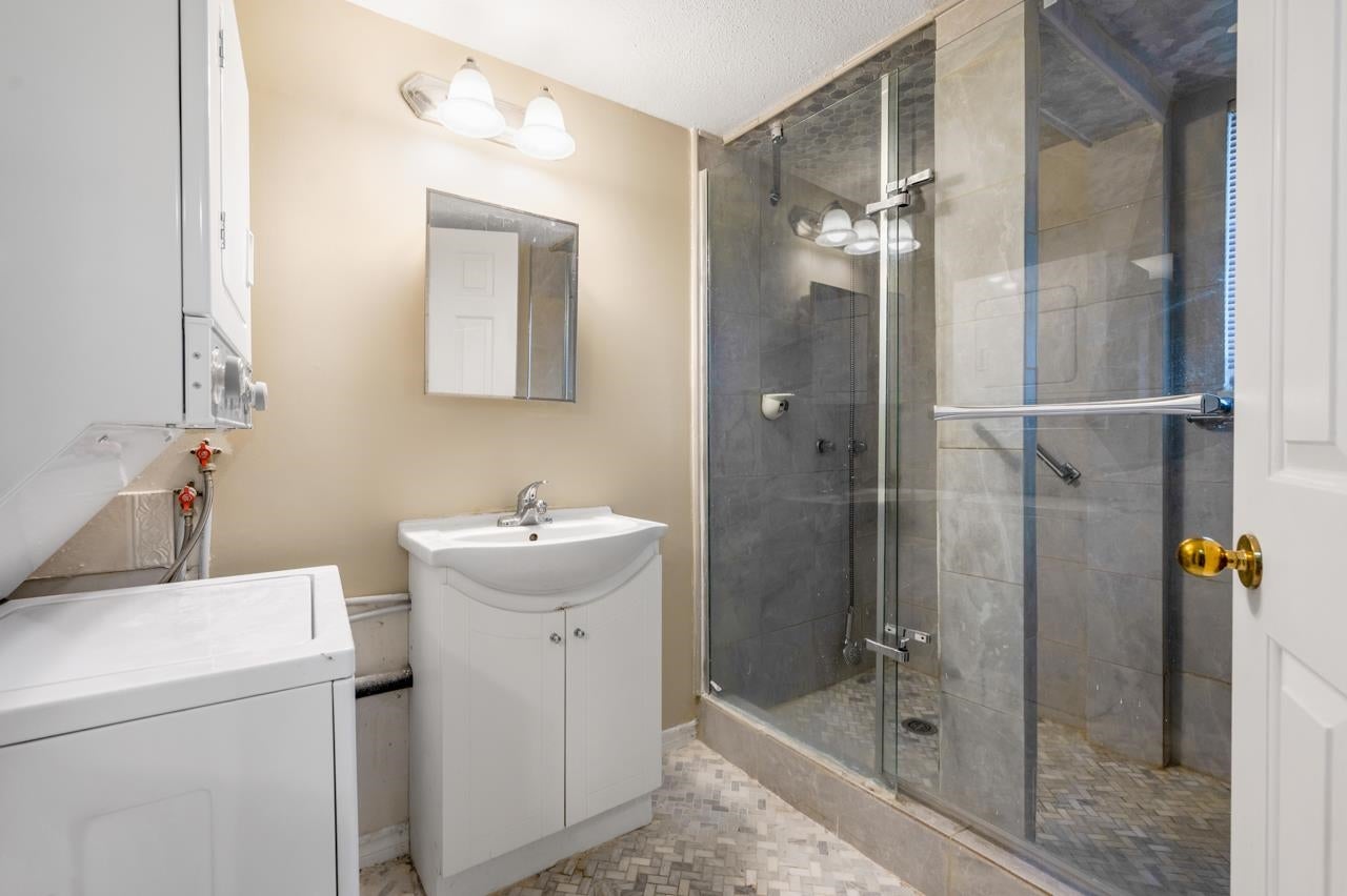 394 Hickey Drive - Coquitlam East Single Family Residence for Sale, 4 Bedrooms (R3004635) #17