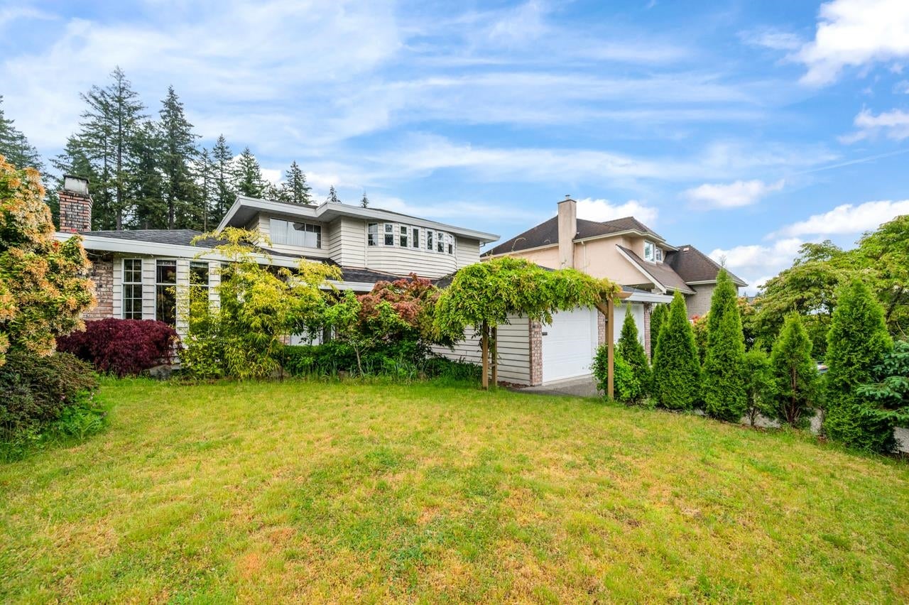 394 Hickey Drive - Coquitlam East Single Family Residence for Sale, 4 Bedrooms (R3004635) #8