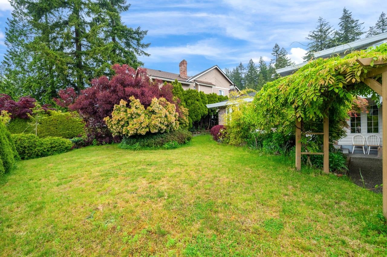 394 Hickey Drive - Coquitlam East Single Family Residence for Sale, 4 Bedrooms (R3004635) #9