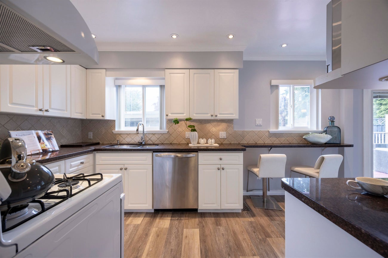 1009 Foster Avenue - Central Coquitlam Single Family Residence for Sale, 5 Bedrooms (R3005642)# - 10