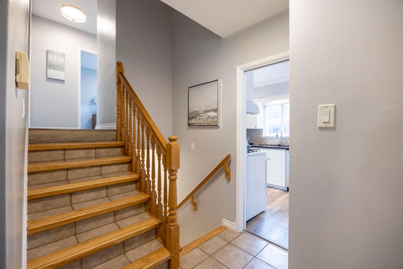 1009 Foster Avenue - Central Coquitlam Single Family Residence for Sale, 5 Bedrooms (R3005642) #12