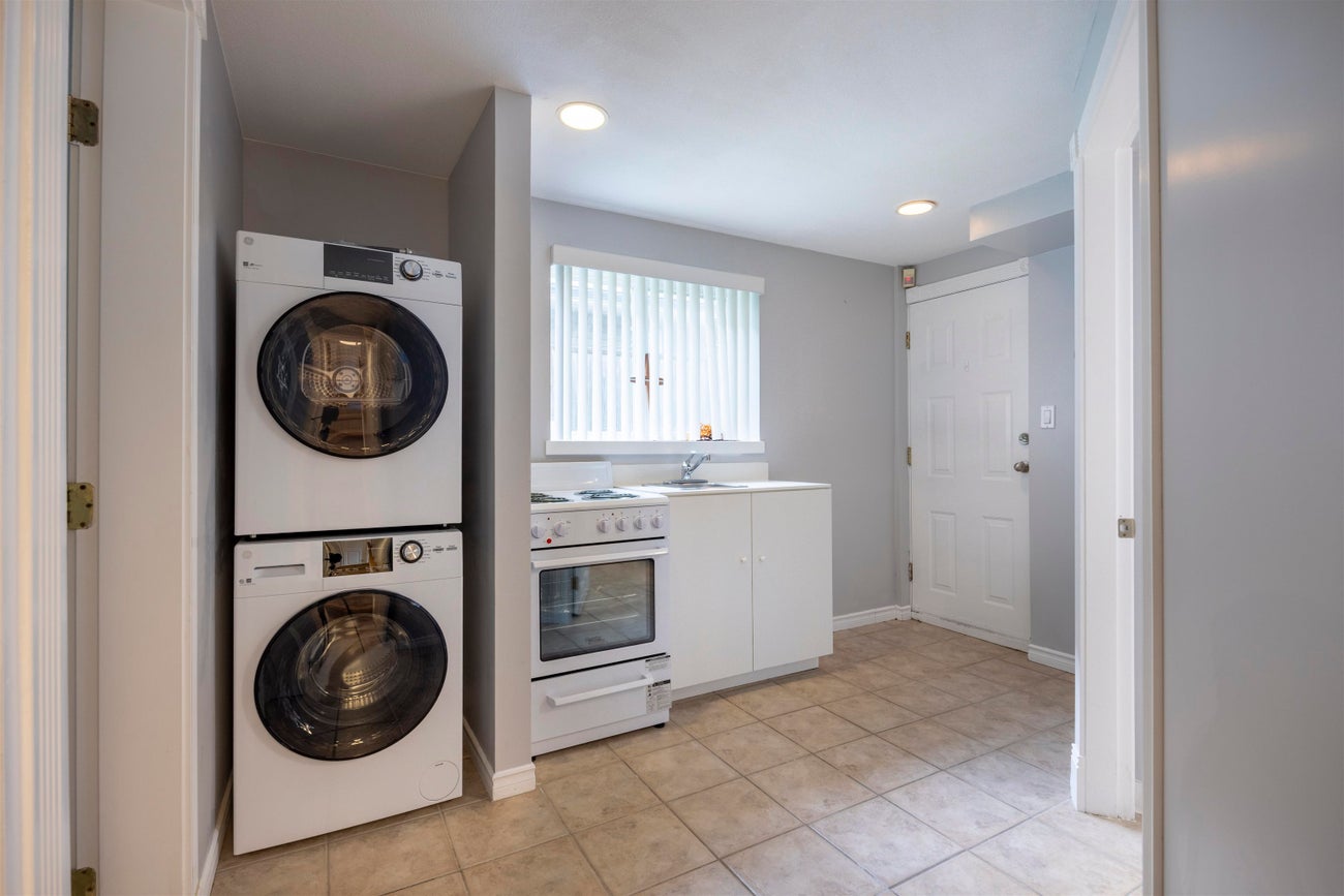 1009 Foster Avenue - Central Coquitlam Single Family Residence for Sale, 5 Bedrooms (R3005642) #13