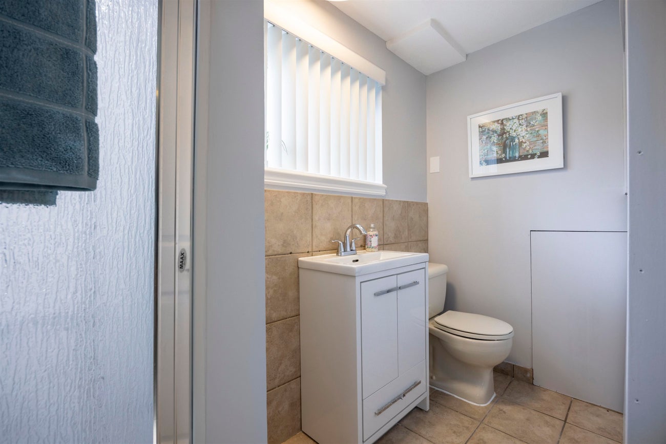 1009 Foster Avenue - Central Coquitlam Single Family Residence for Sale, 5 Bedrooms (R3005642) #15