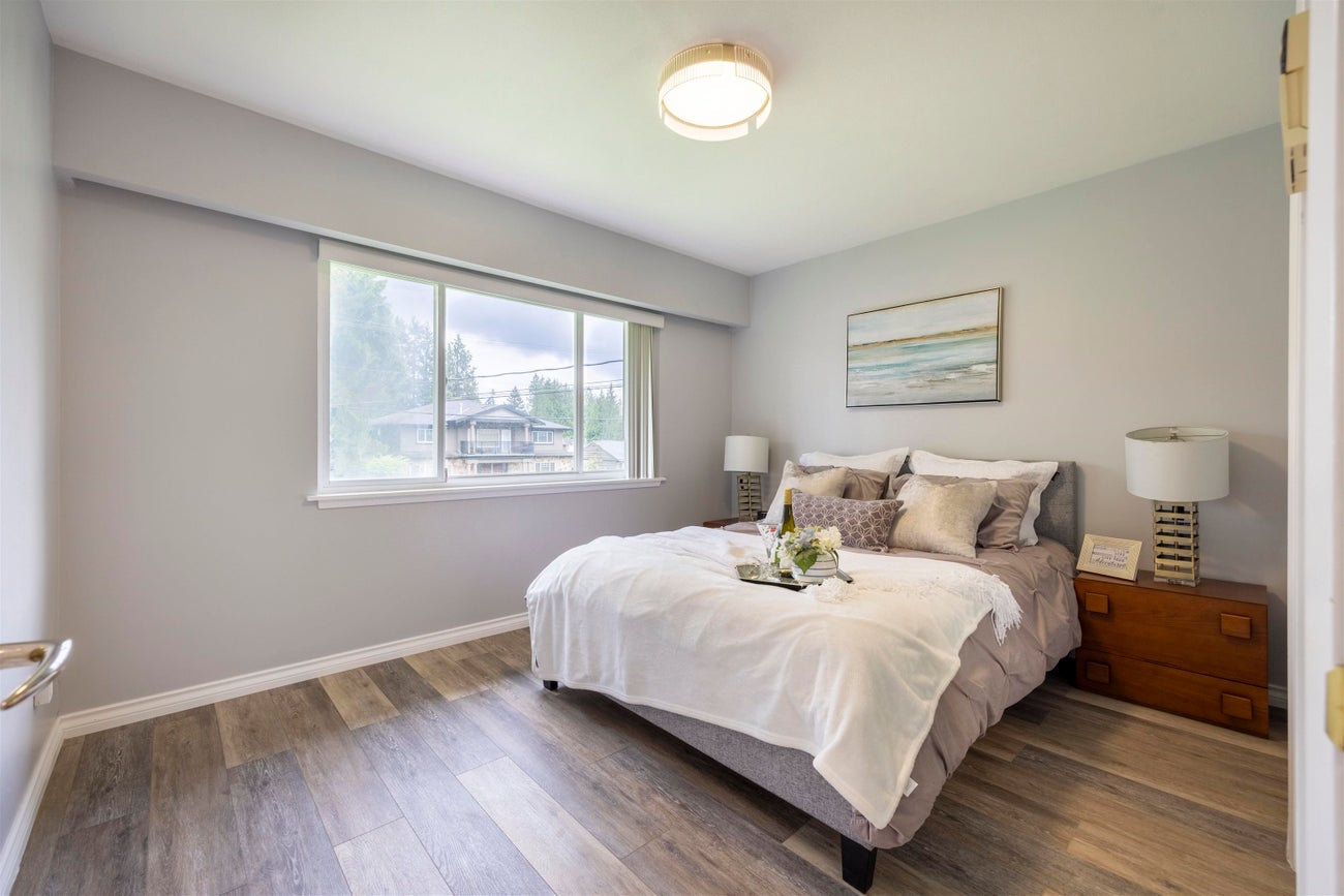 1009 Foster Avenue - Central Coquitlam Single Family Residence for Sale, 5 Bedrooms (R3005642) #16