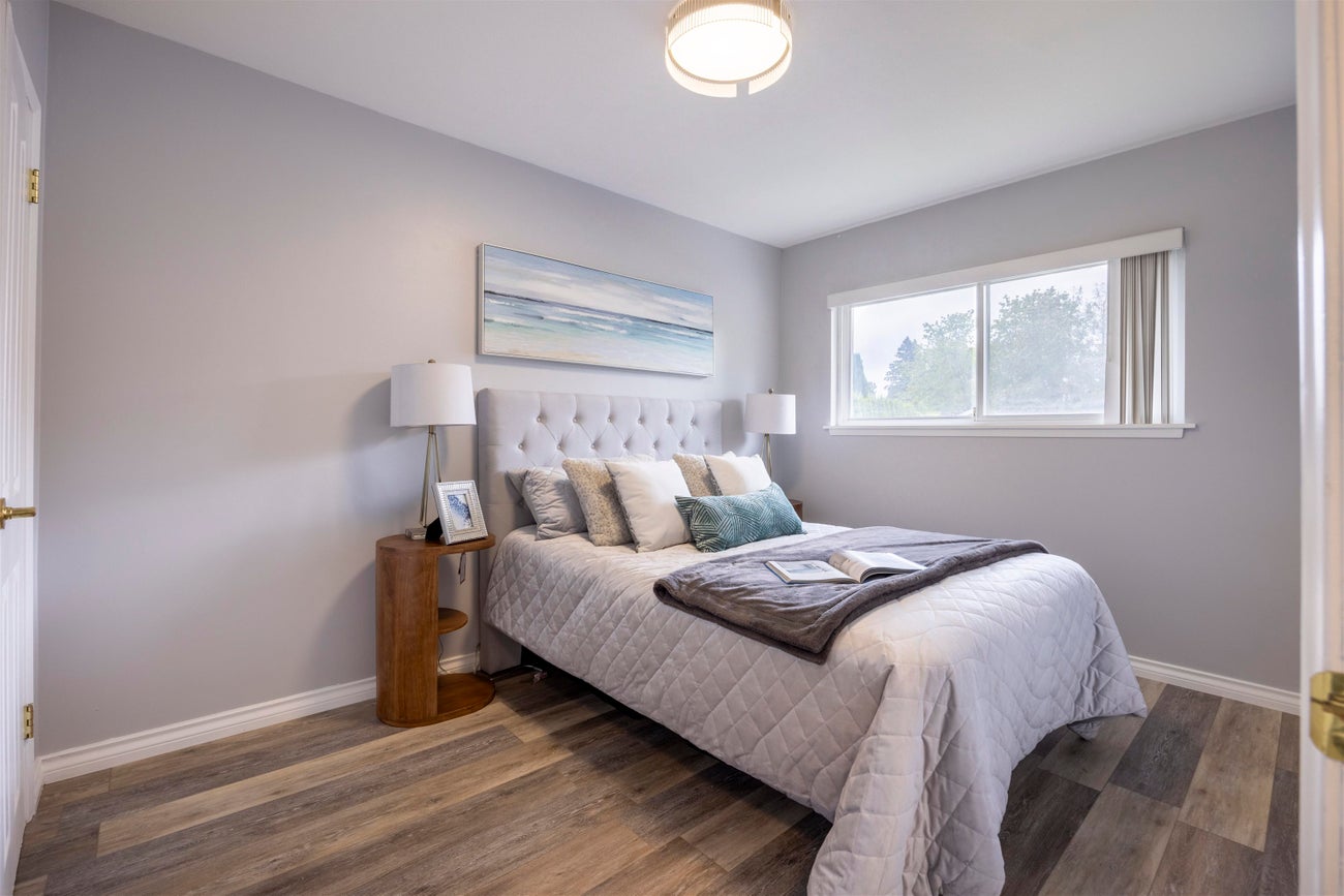 1009 Foster Avenue - Central Coquitlam Single Family Residence for Sale, 5 Bedrooms (R3005642)# - 19