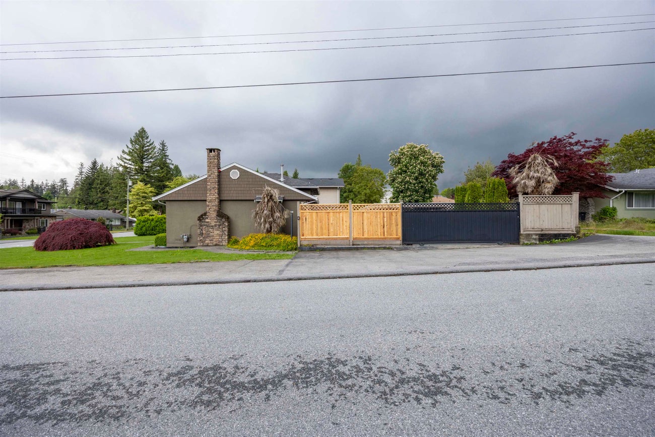 1009 Foster Avenue - Central Coquitlam Single Family Residence for Sale, 5 Bedrooms (R3005642) #29