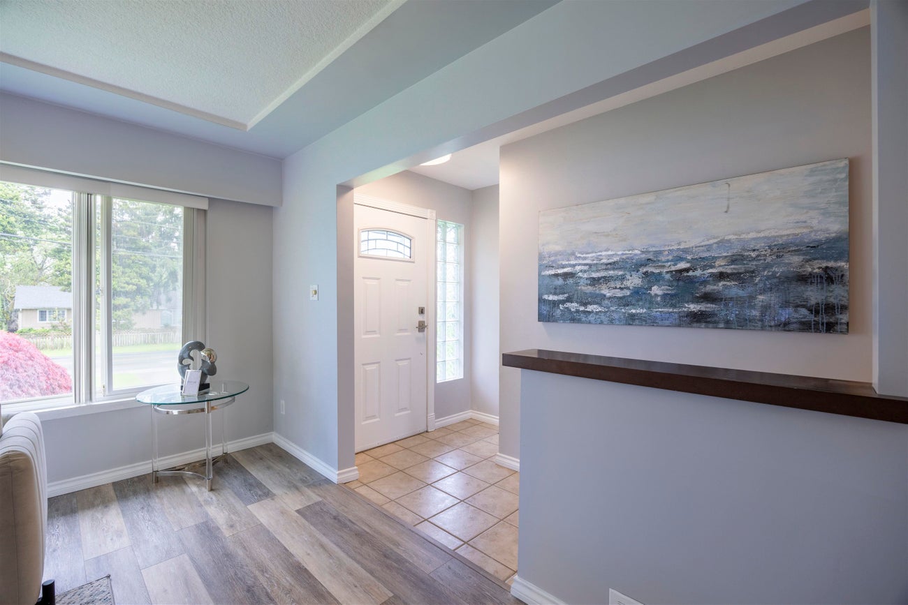 1009 Foster Avenue - Central Coquitlam Single Family Residence for Sale, 5 Bedrooms (R3005642) #4