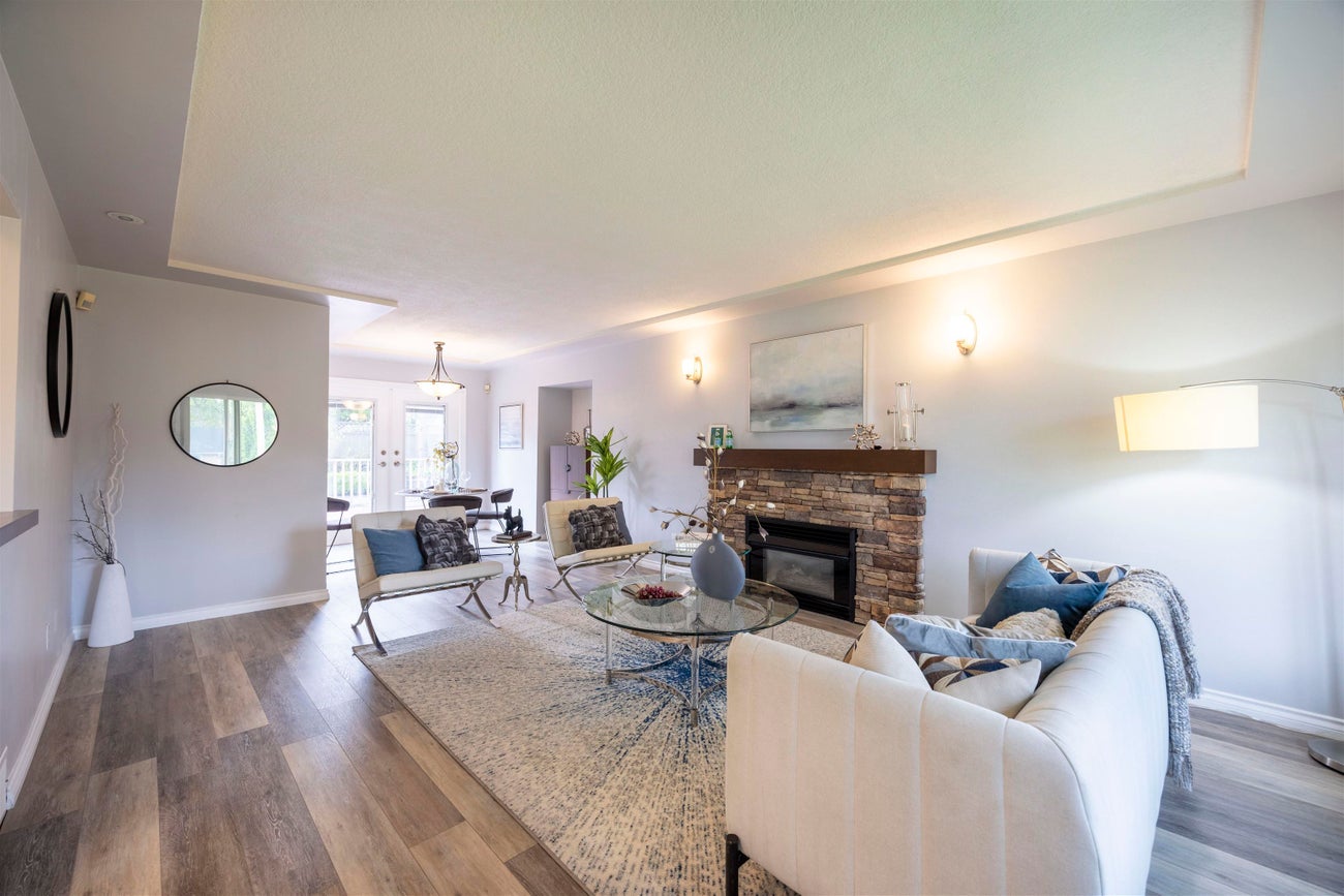 1009 Foster Avenue - Central Coquitlam Single Family Residence for Sale, 5 Bedrooms (R3005642)# - 5