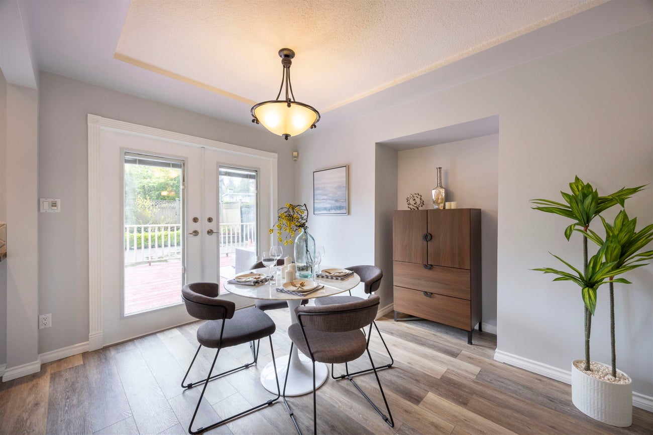 1009 Foster Avenue - Central Coquitlam Single Family Residence for Sale, 5 Bedrooms (R3005642) #6