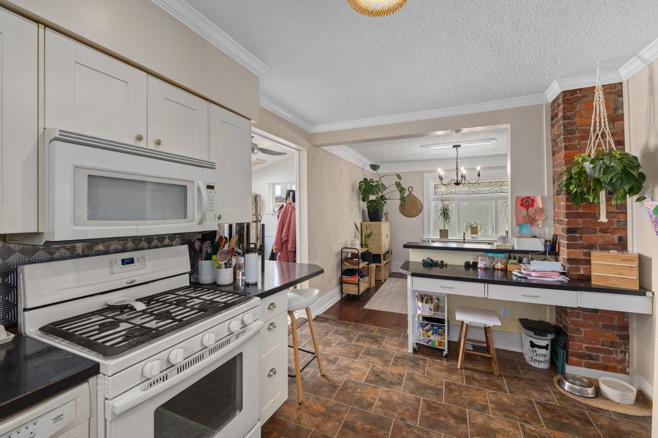 4255 Dundas Street - Vancouver Heights Single Family Residence for Sale, 5 Bedrooms (R3006711) #10