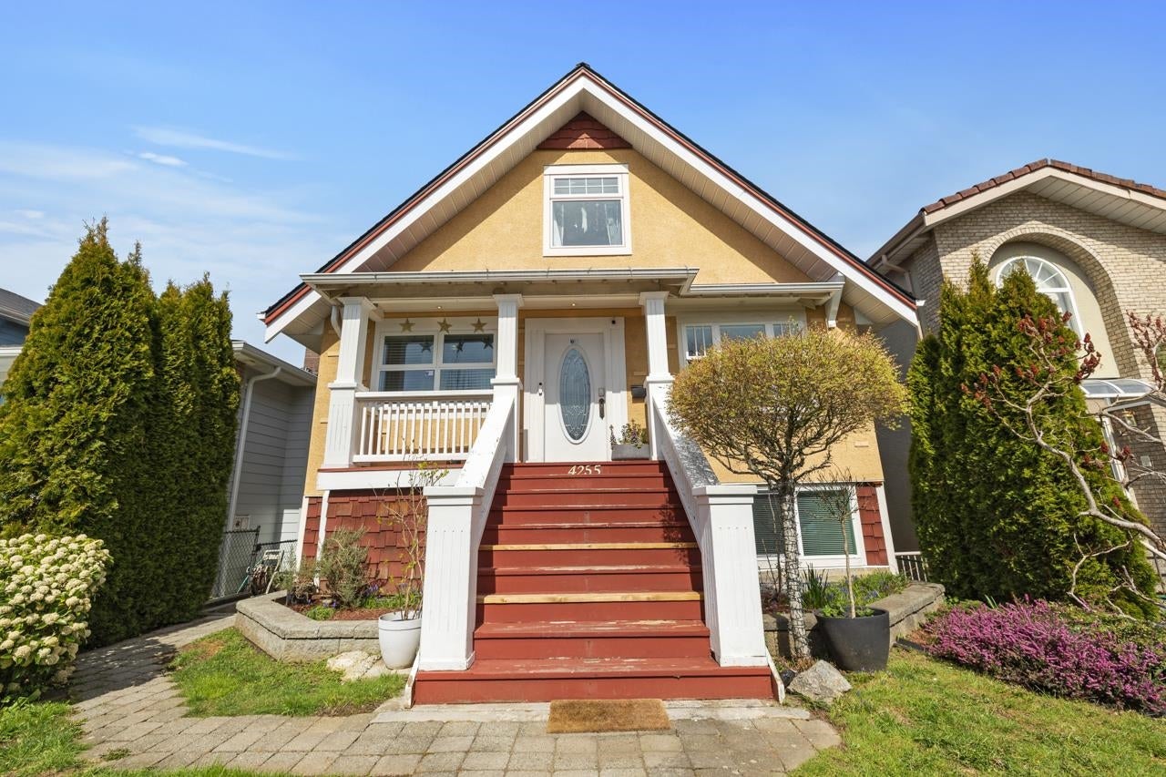 4255 Dundas Street - Vancouver Heights Single Family Residence for Sale, 5 Bedrooms (R3006711) #1