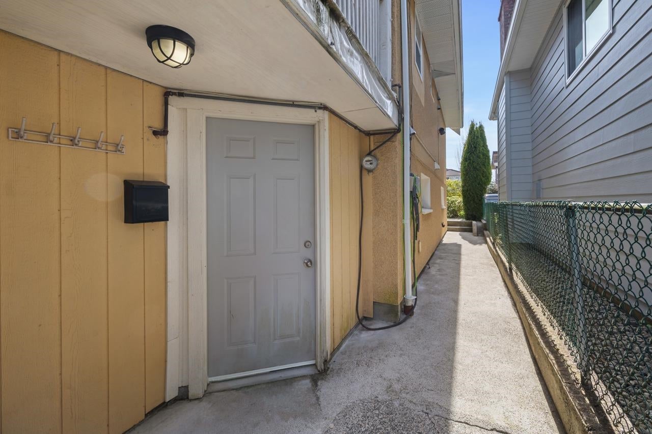 4255 Dundas Street - Vancouver Heights Single Family Residence for Sale, 5 Bedrooms (R3006711) #24