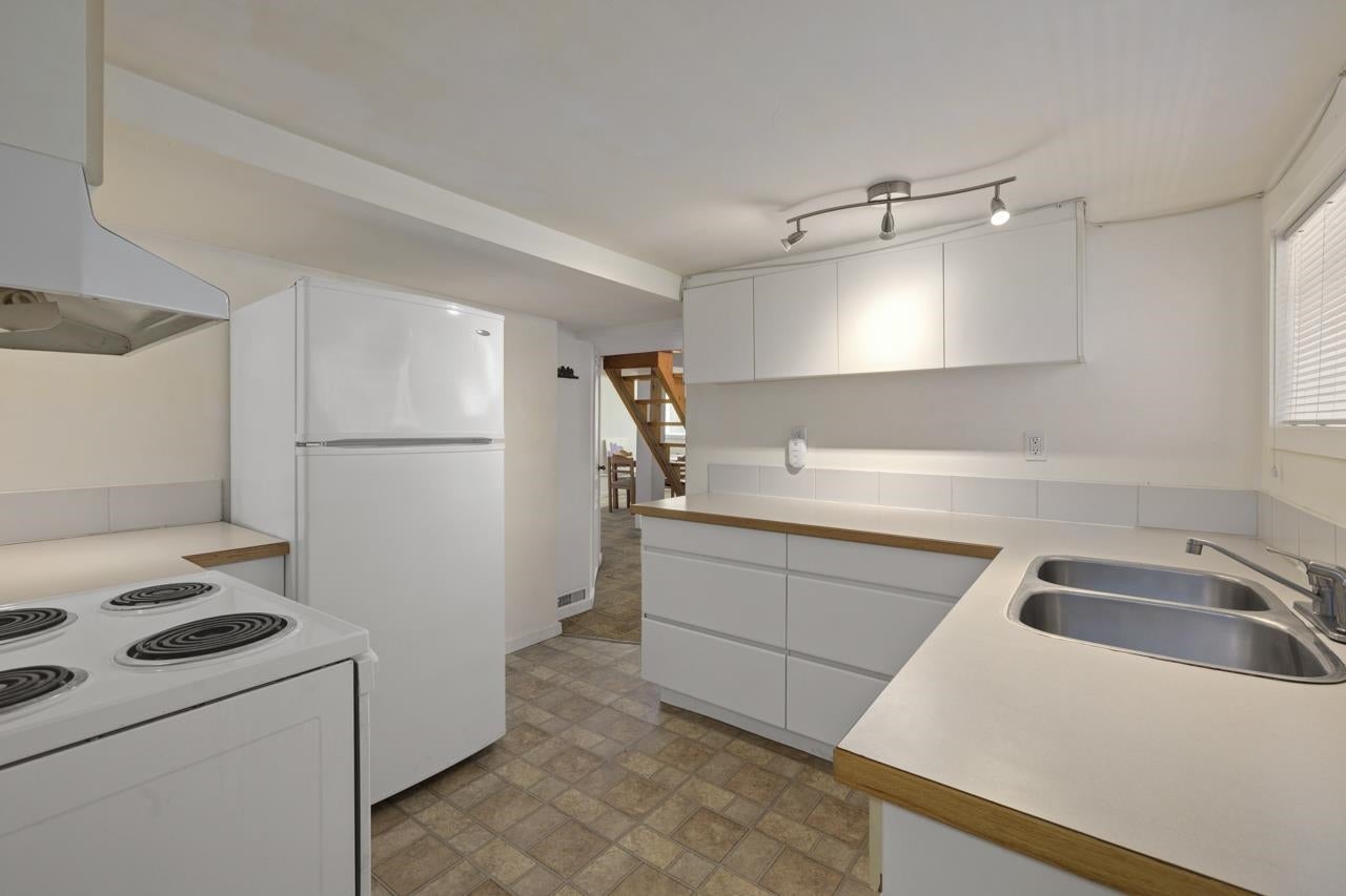 4255 Dundas Street - Vancouver Heights Single Family Residence for Sale, 5 Bedrooms (R3006711) #28