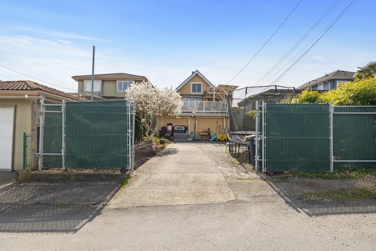 4255 Dundas Street - Vancouver Heights Single Family Residence for Sale, 5 Bedrooms (R3006711) #36