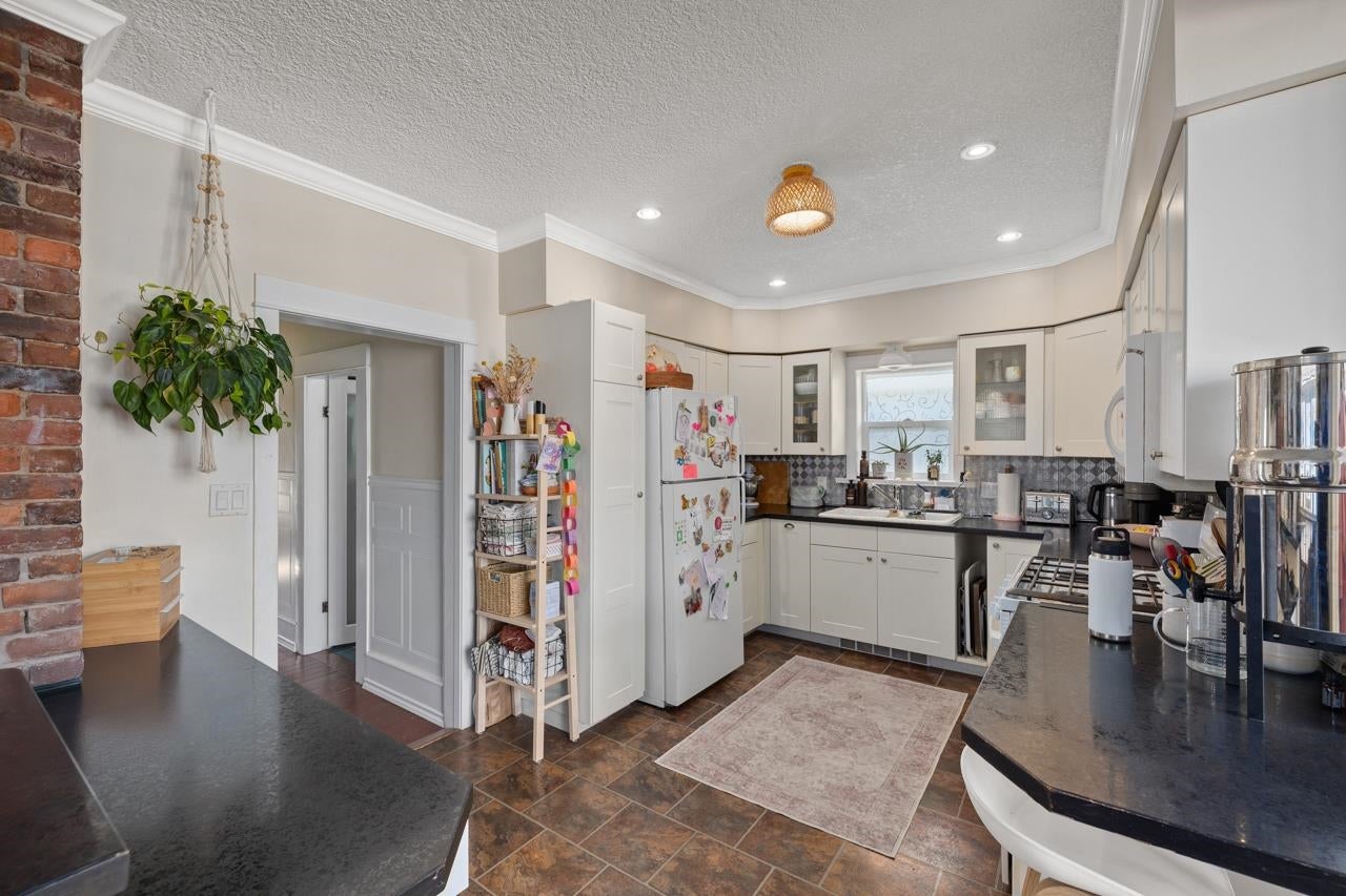 4255 Dundas Street - Vancouver Heights Single Family Residence for Sale, 5 Bedrooms (R3006711) #8
